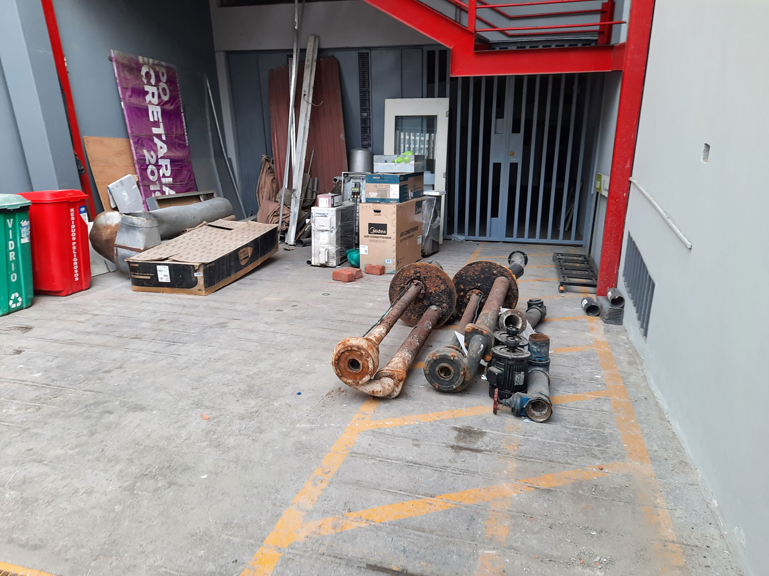 Compartimentación-y-Acondicionamiento-de-Escalera-de-Evacuación-del-Instituto---Sede-Santa-Beatriz-TPO-ANTES