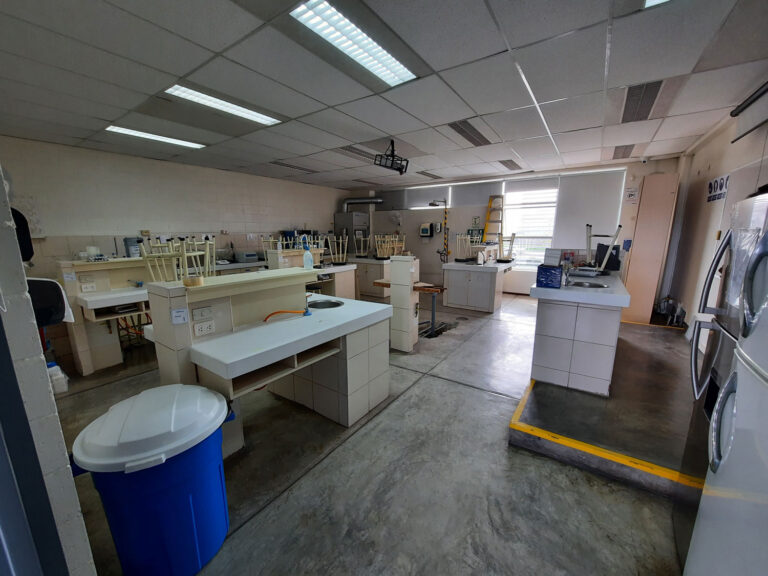 Remodelación-integral-del-Laboratorio-de-Química-del-Pabellón-A-de-la-Universidad---Sede-Villa-1-TPO--ANTES